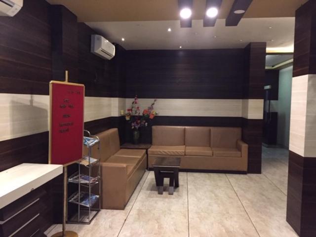 Hotel Mount View, Силигури Экстерьер фото