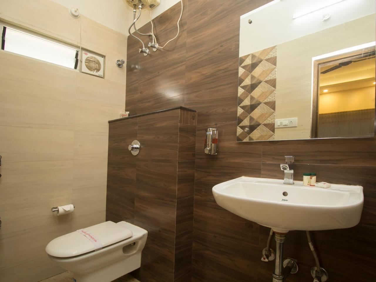 Hotel Mount View, Силигури Экстерьер фото